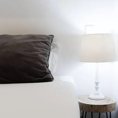 Cantinho Do - Metro 1 Minute Away