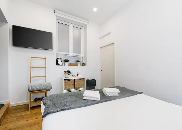 Cantinho Do - Metro 1 Minute Away