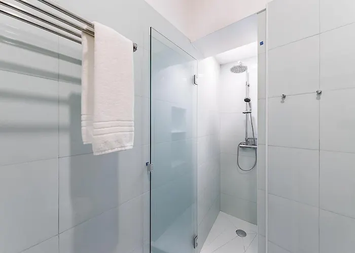 Cantinho Do - Metro 1 Minute Away