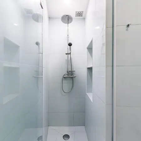 Daire Cantinho Do - Metro 1 Minute Away