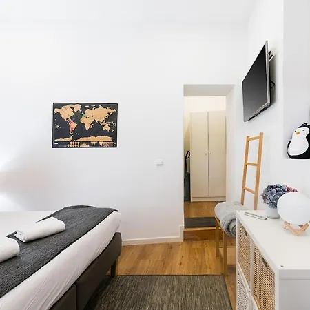 Cantinho Do - Metro 1 Minute Away Daire *