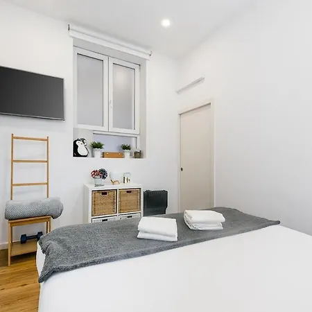 Cantinho Do - Metro 1 Minute Away