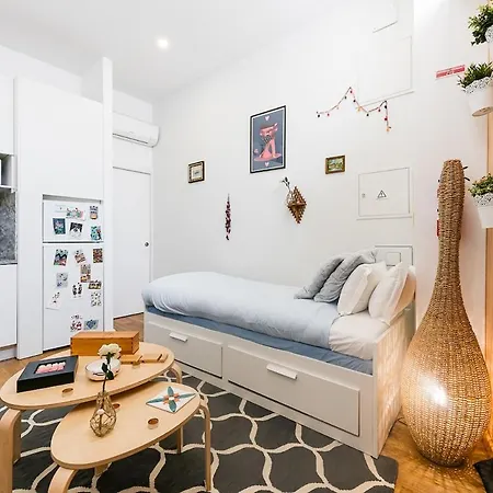 Cantinho Do - Metro 1 Minute Away Daire