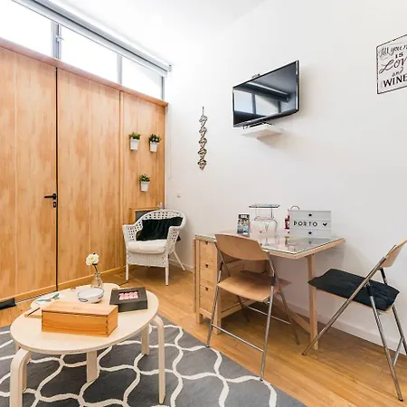 Cantinho Do - Metro 1 Minute Away بورتو