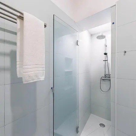 Cantinho Do - Metro 1 Minute Away