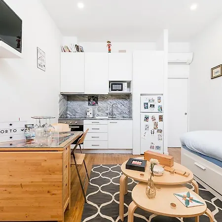 Cantinho Do - Metro 1 Minute Away