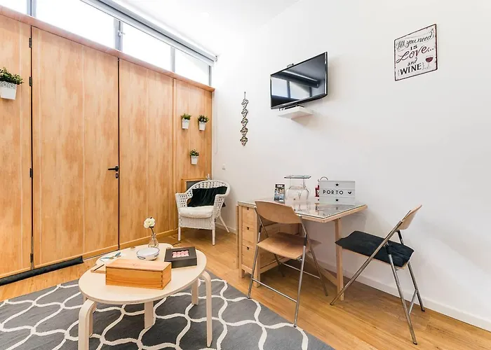 Cantinho Do - Metro 1 Minute Away Porto