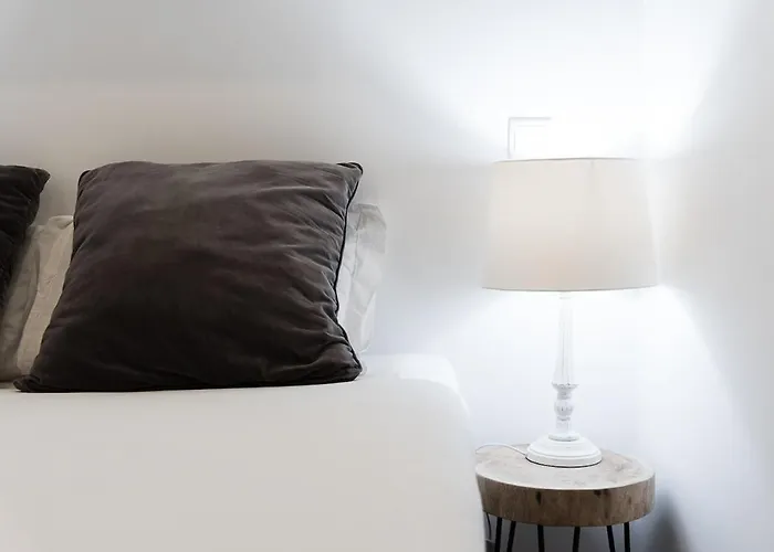 Cantinho Do - Metro 1 Minute Away