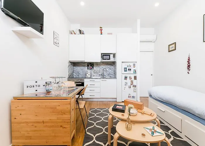 Cantinho Do - Metro 1 Minute Away *