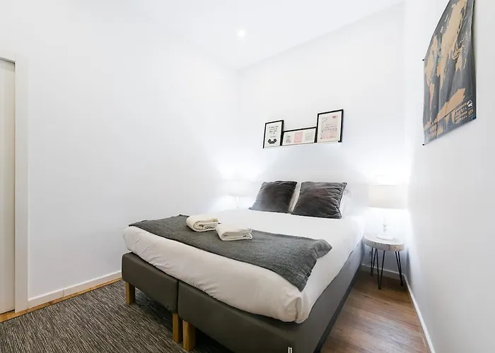 Cantinho Do - Metro 1 Minute Away Apartment *