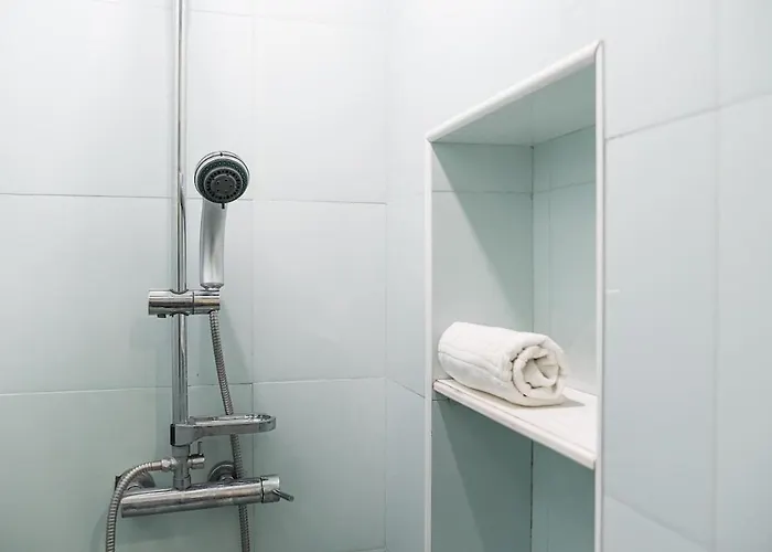 Cantinho Do - Metro 1 Minute Away Apartment