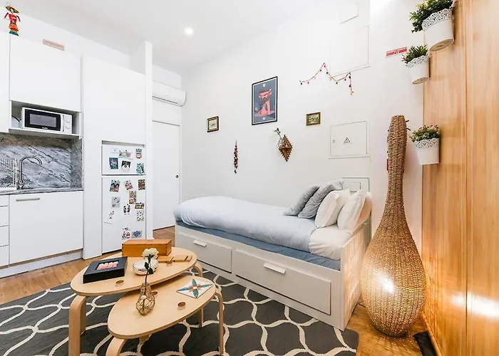 Cantinho Do - Metro 1 Minute Away Apartment