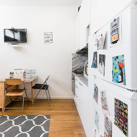 Cantinho Do - Metro 1 Minute Away