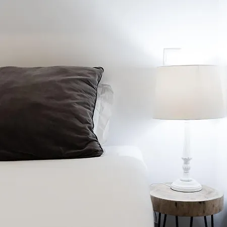 Cantinho Do - Metro 1 Minute Away